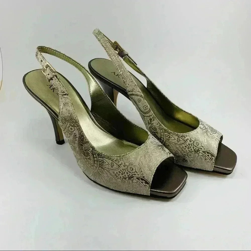 BNWOT Anne Klein Slingback Open Toe Paisley Heel